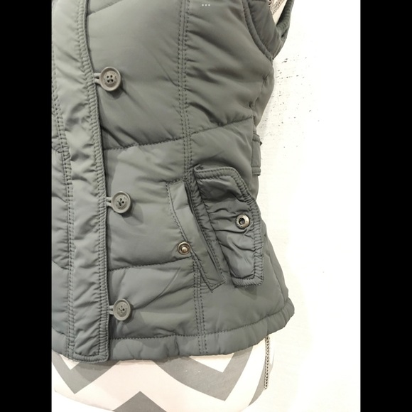 Hollister Puffer Vest -Soft Shell Gray -Size M - Picture 5 of 7